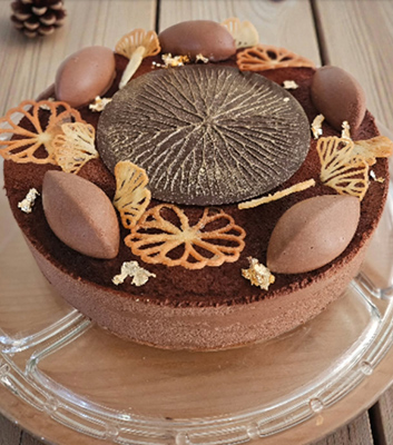 pâtisserie artisanale près de Saran dans le Loiret, avec des participants créant des macarons.